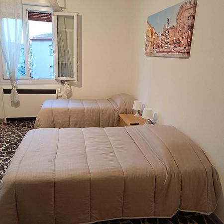 Elegante Appartamento 90 Mq Zona Corticella Fiera بولونيا المظهر الخارجي الصورة